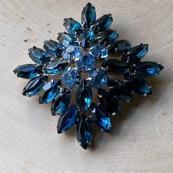 Vintage- Juliana- Dramatic Maltese Cross of Montana Blue & Light Sapphire - Picture 3 of 17